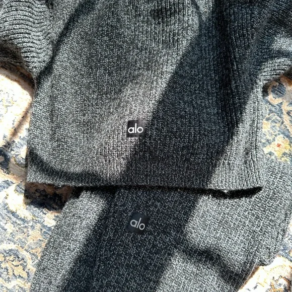 Alo Yoga Marl cropped sweater and pants set - Picture 3 of 4